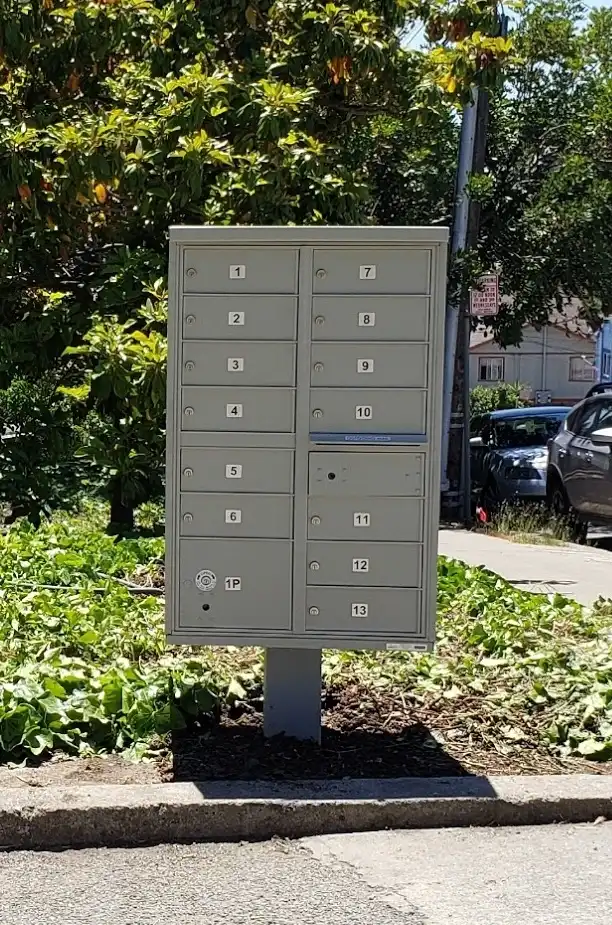 Plaza Parcel Locker